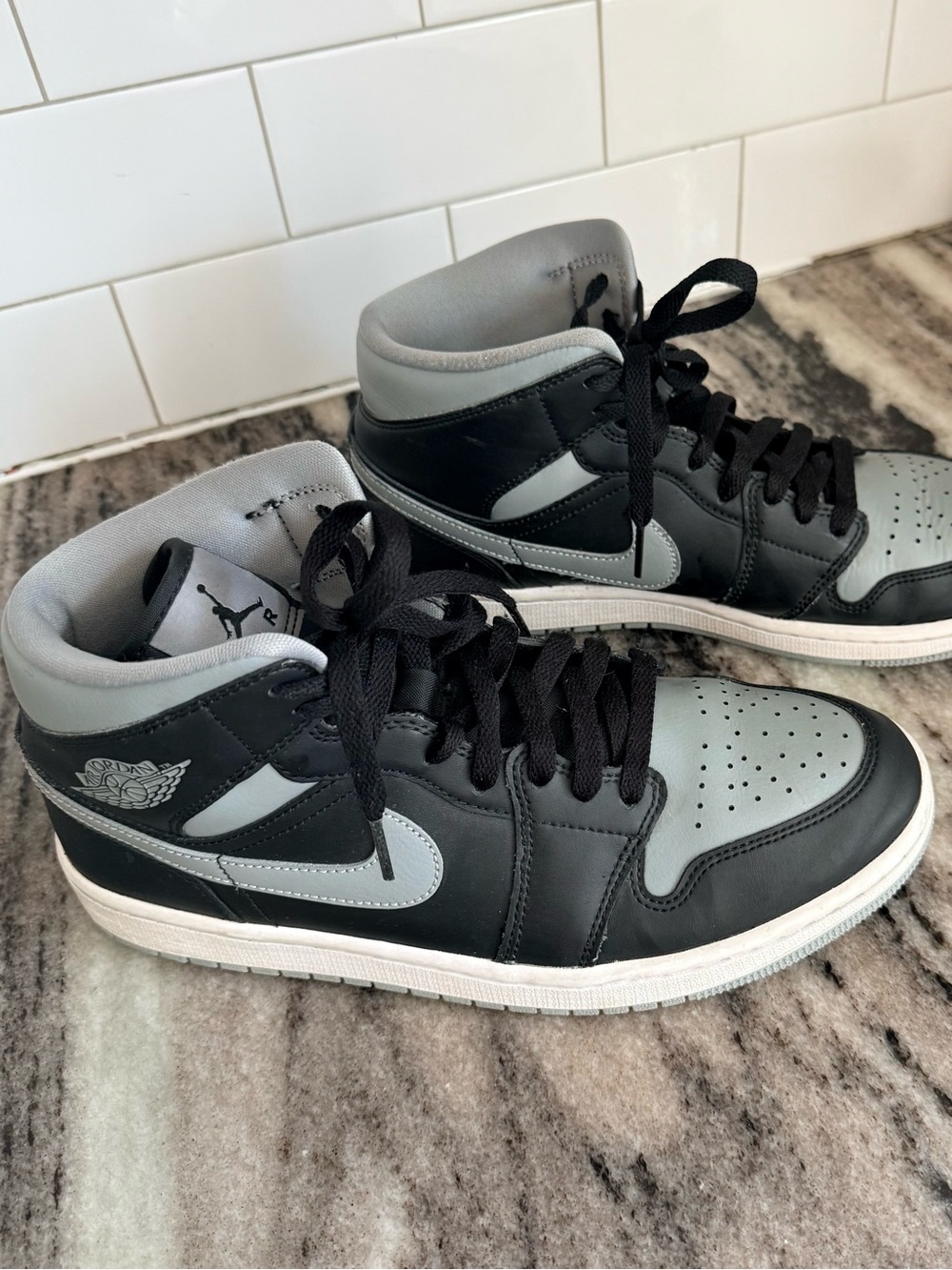 NIKE Air Jordan 1 Mid Shadow Women’s Size 10 - Picture 4 of 8